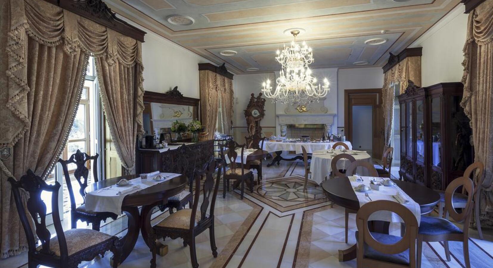 Breakfast Room