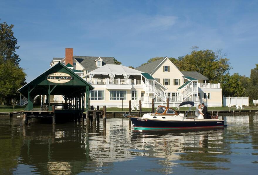 The Oaks Waterfront Inn