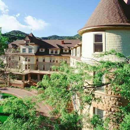 The Cliff House at Pikes Peak