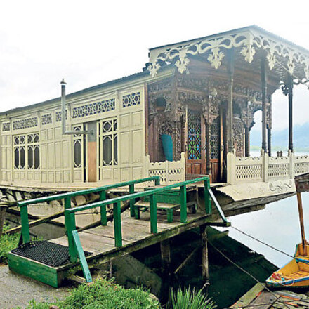 Butt's Clermont Houseboats