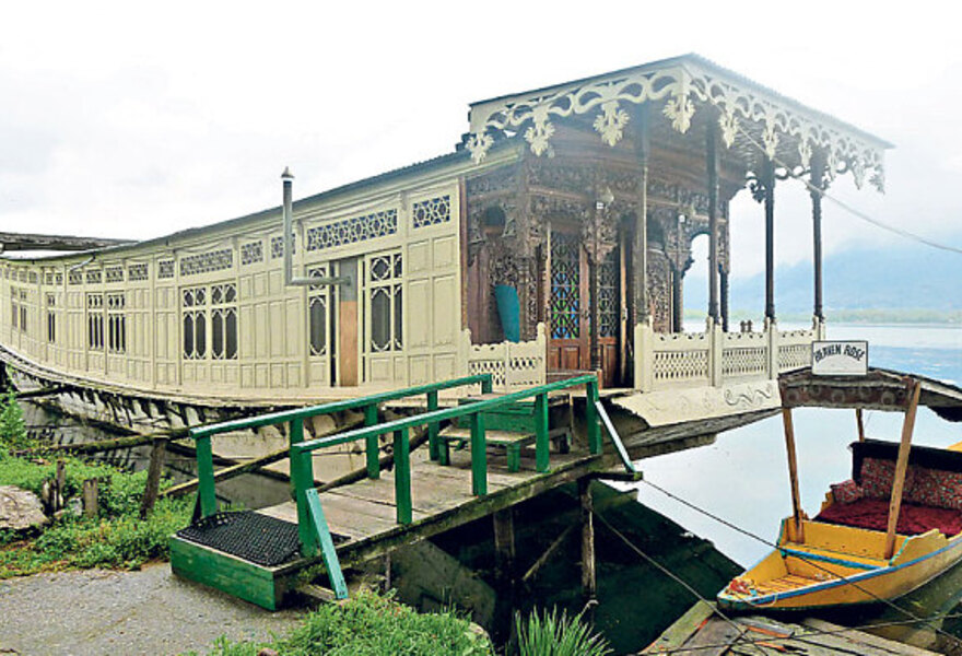 Butt's Clermont Houseboats