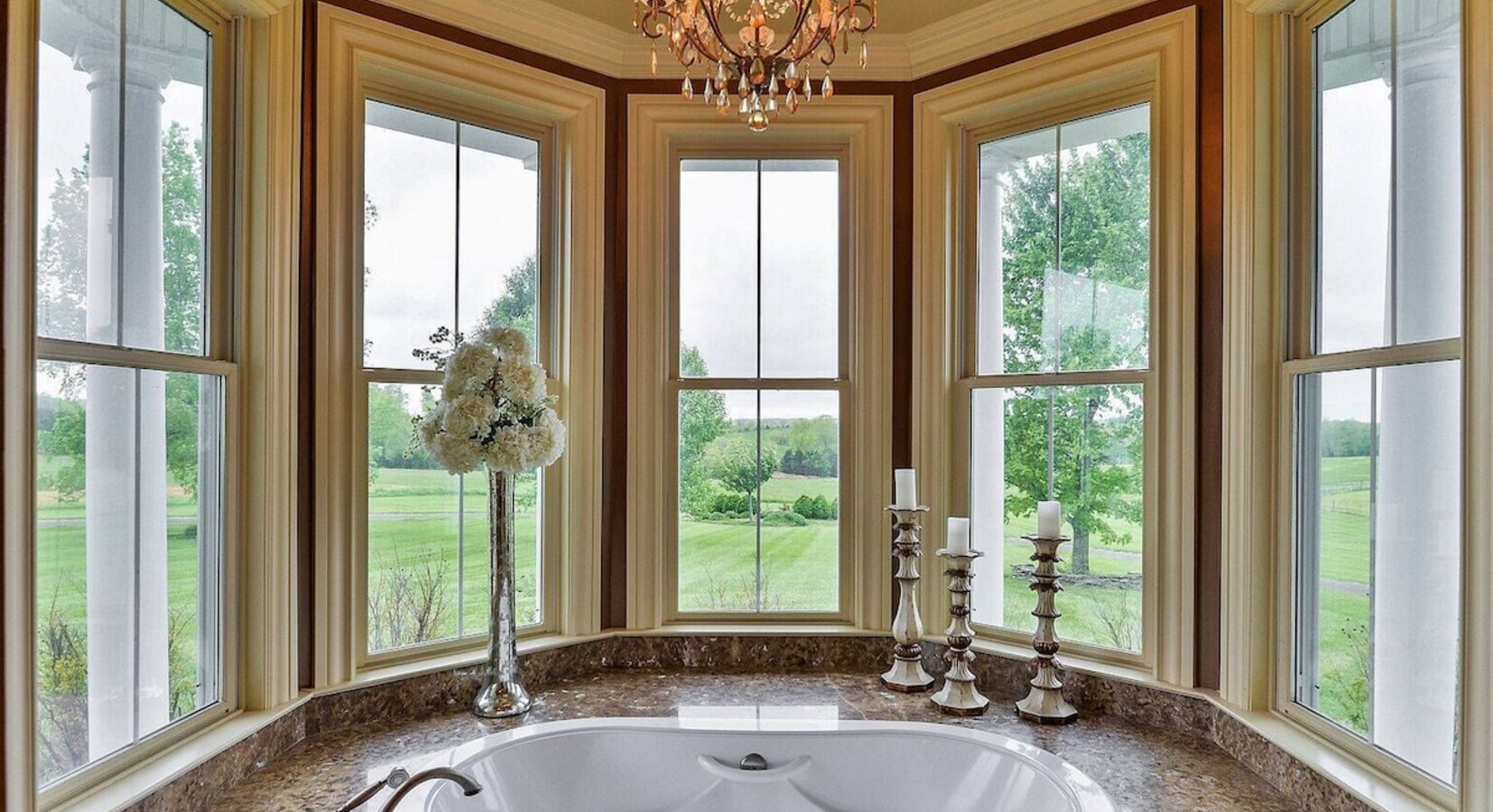 Blackberry Blossom Bathroom Spa Tub