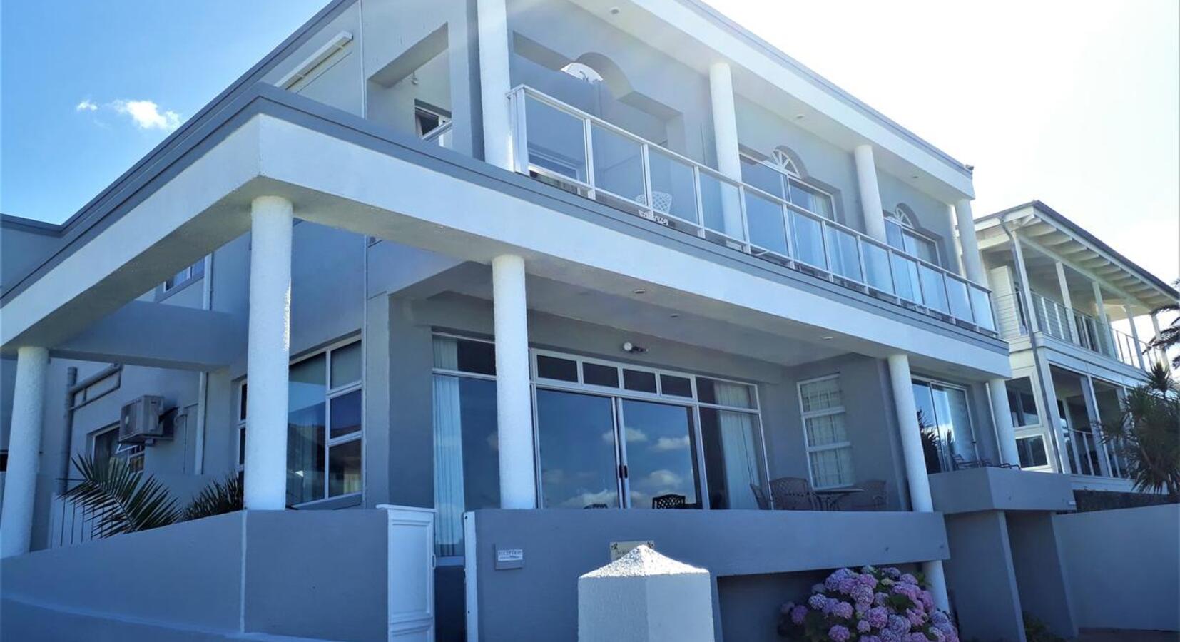 Photo of Hermanus Beachfront Lodge 