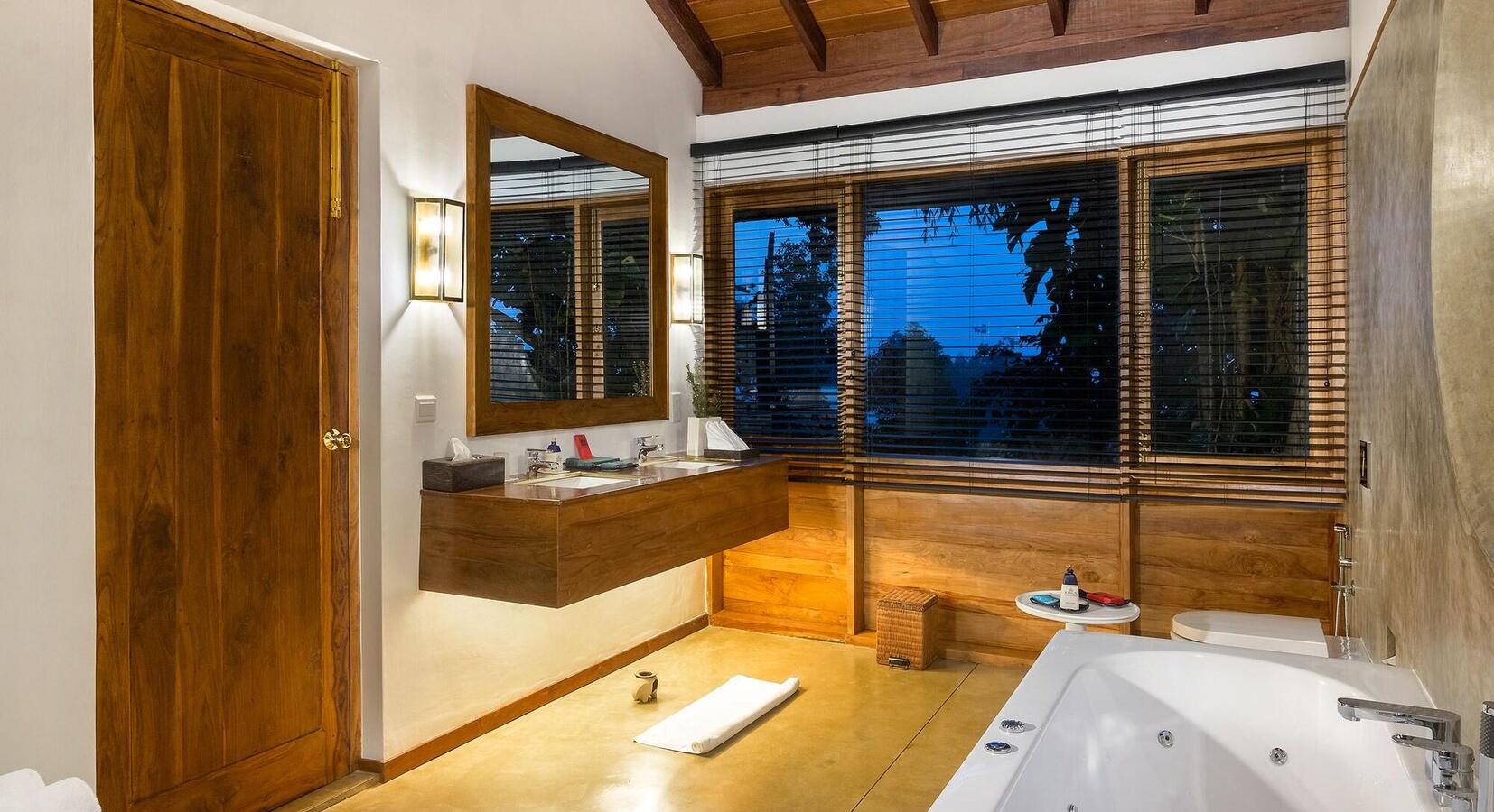 Bathroom with Tub