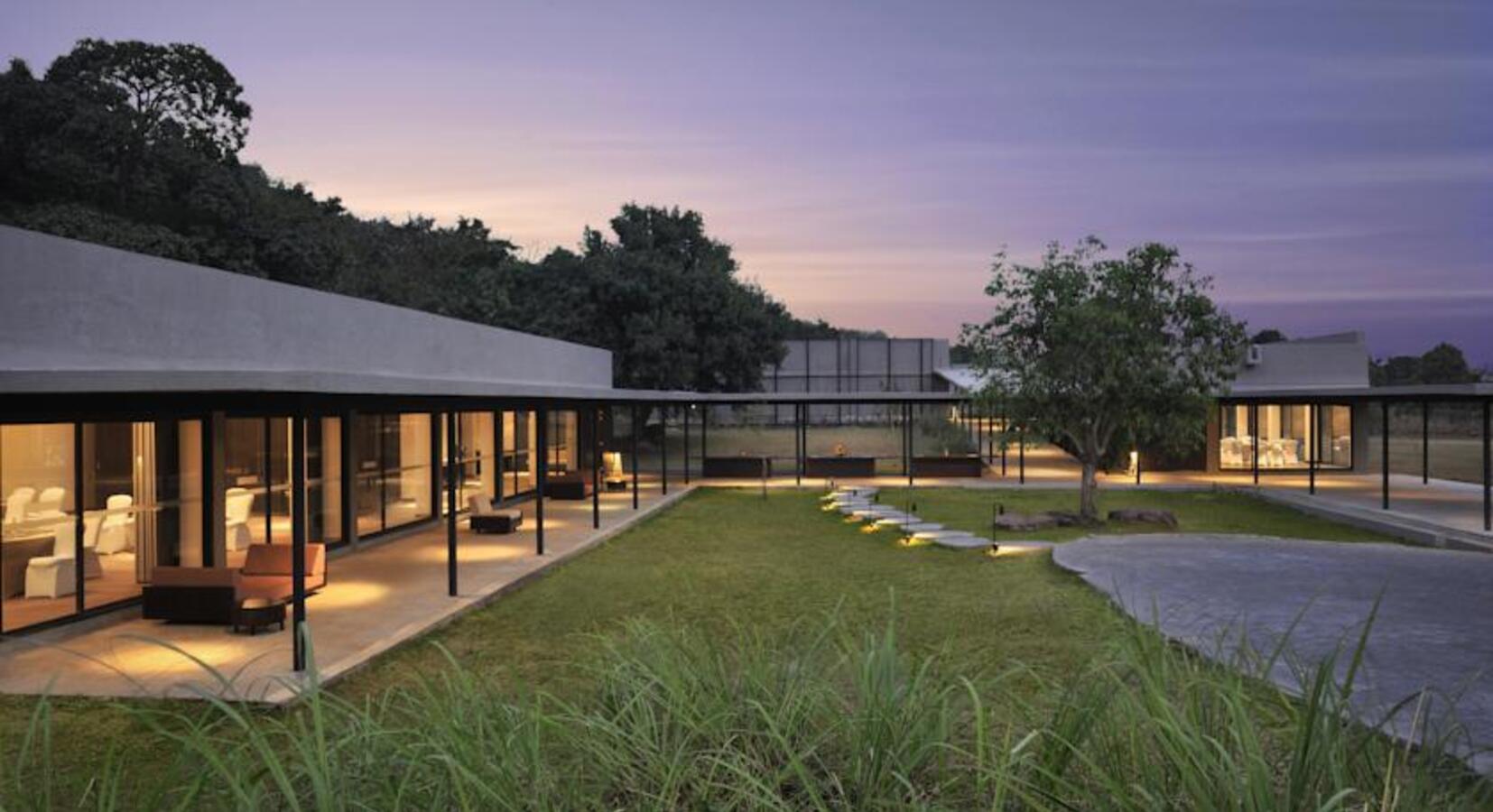 Hotel Exterior - Courtyard