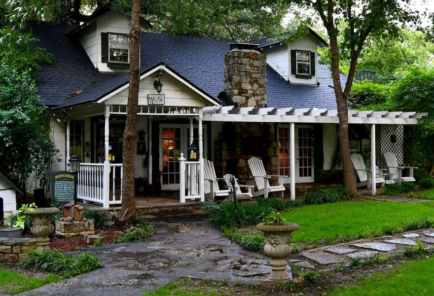 Country Woods Inn