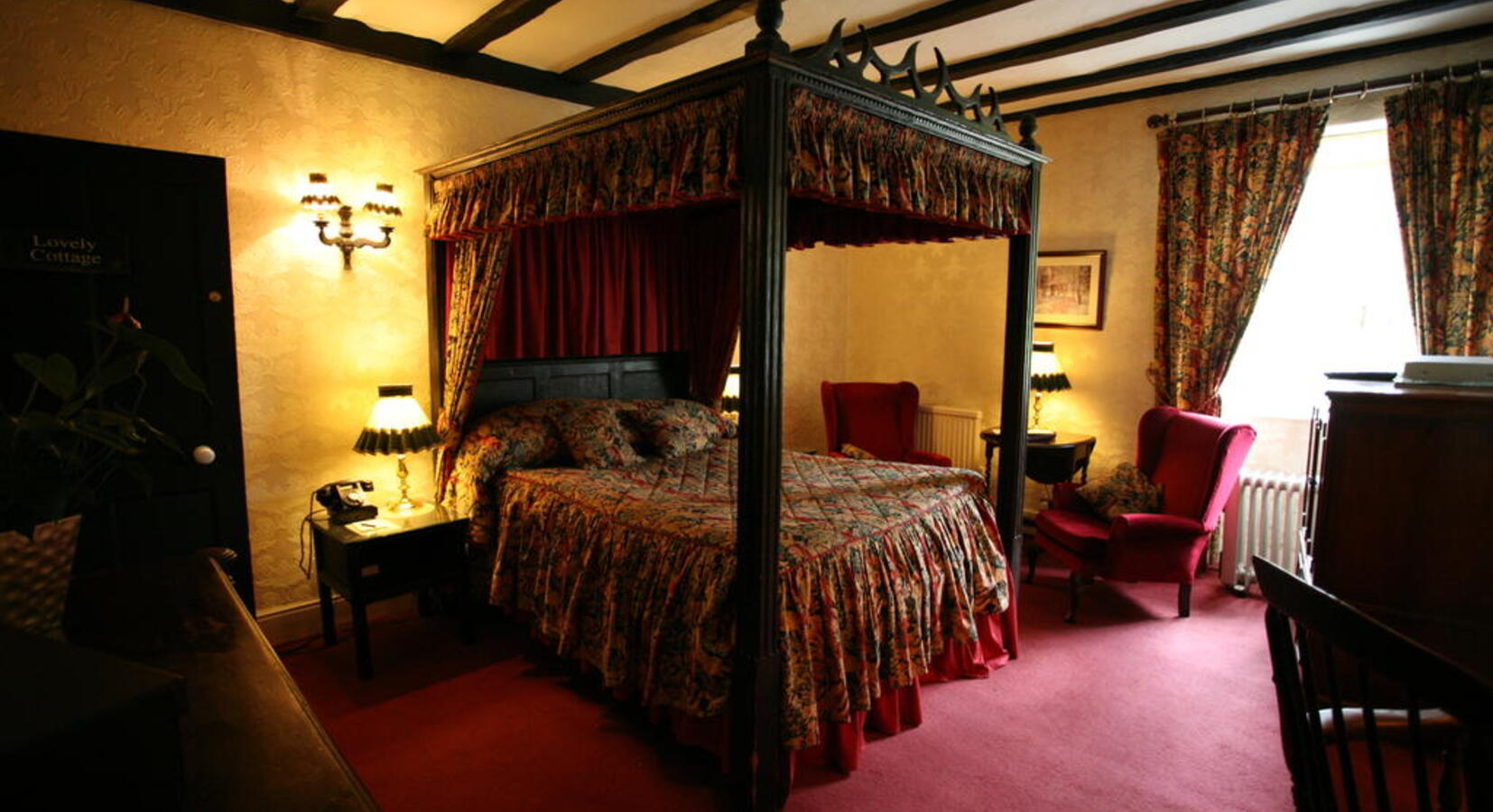 Four poster bedroom