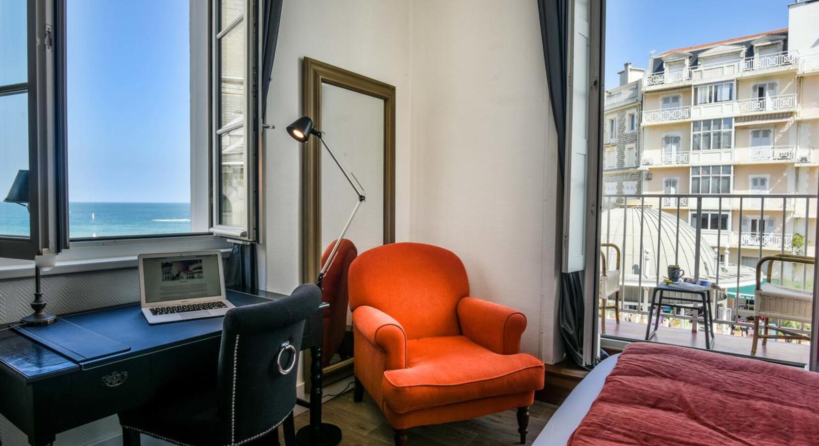 Guestroom with balcony