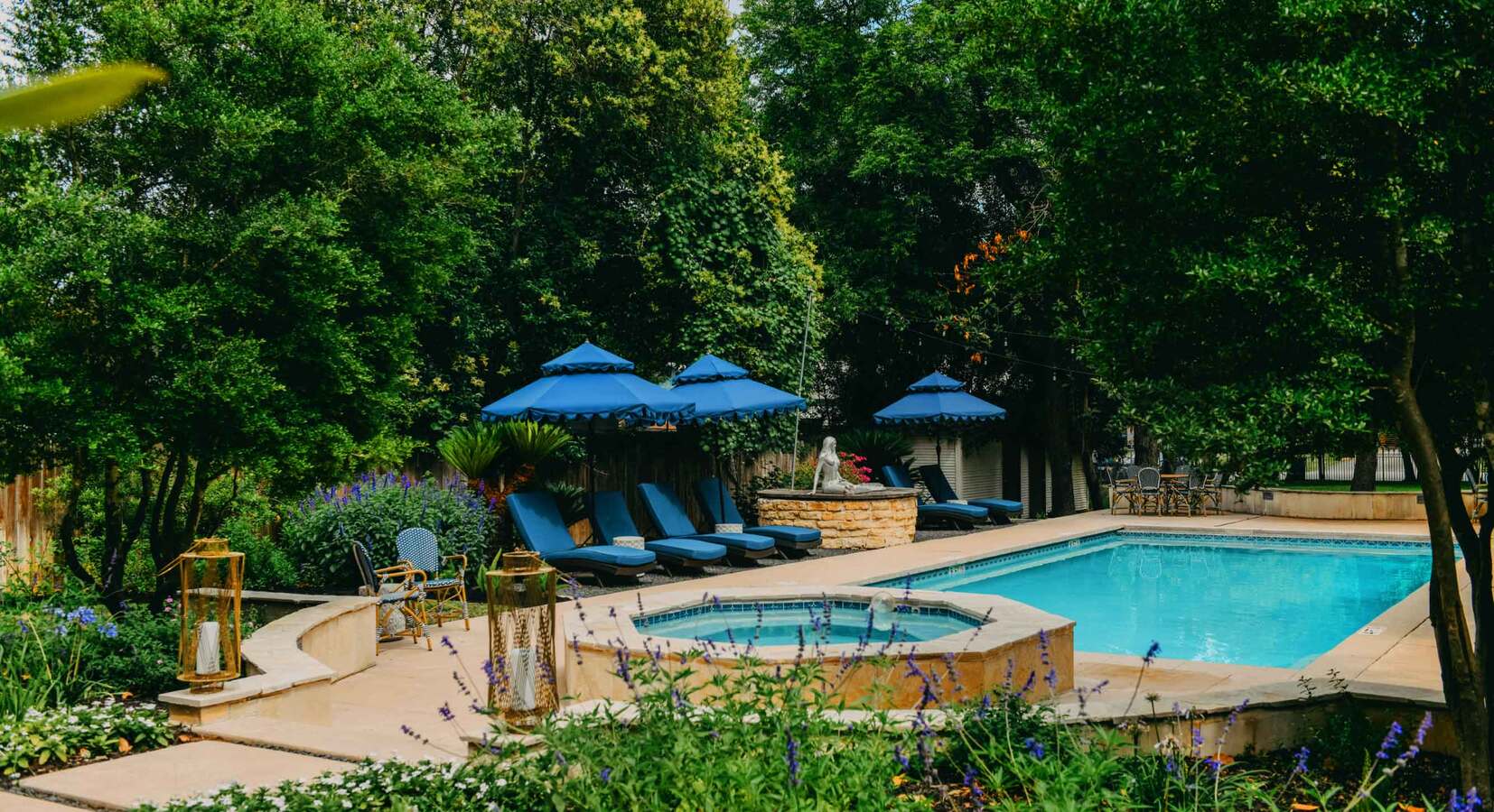 Hotel Pool