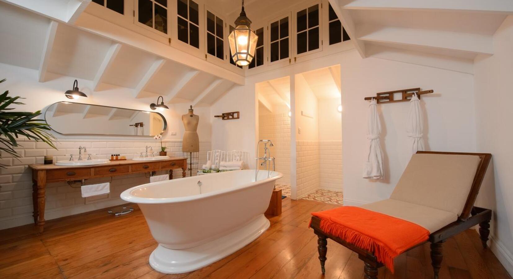 Master suite bathroom