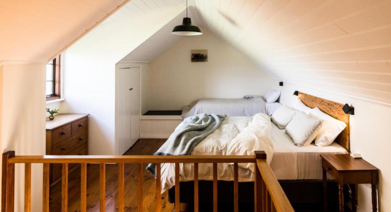 Jessie's Cottage - Loft Bedroom 