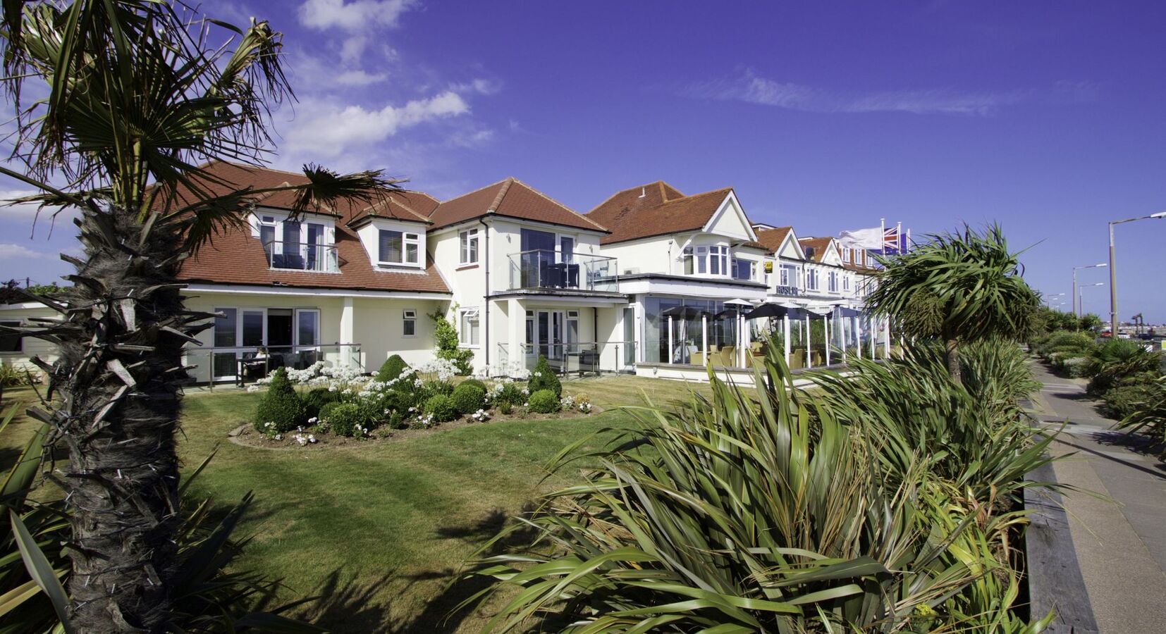 Photo of Roslin Beach Hotel