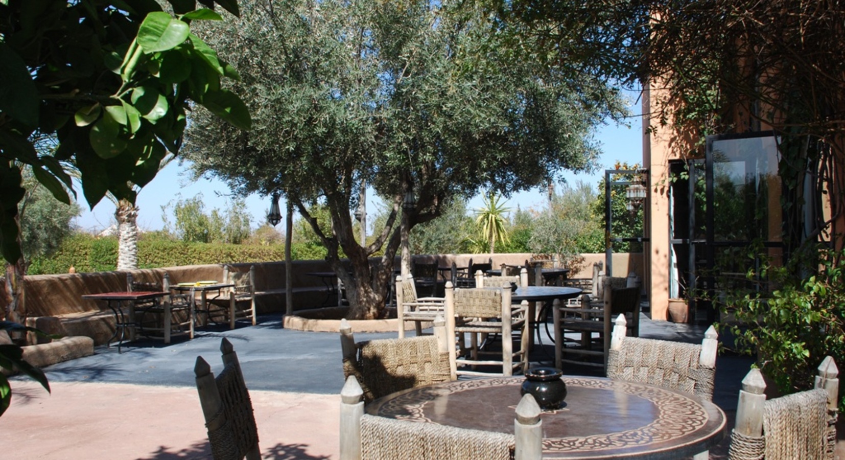 terrasse devant le restaurant