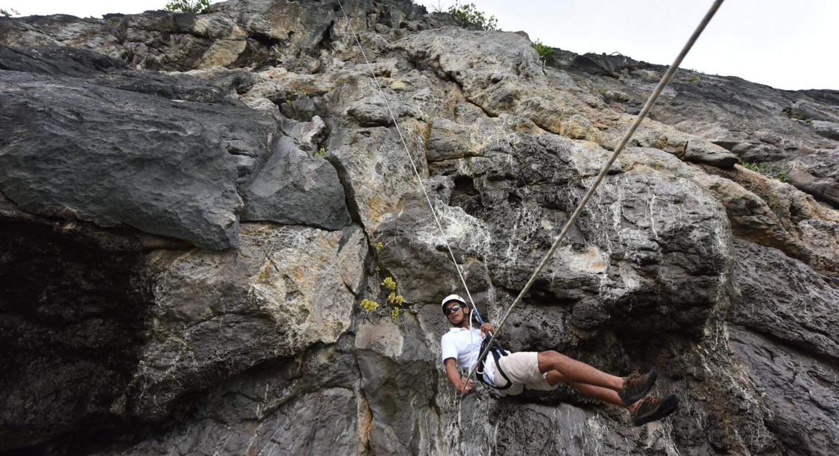 Hotel rappel activity