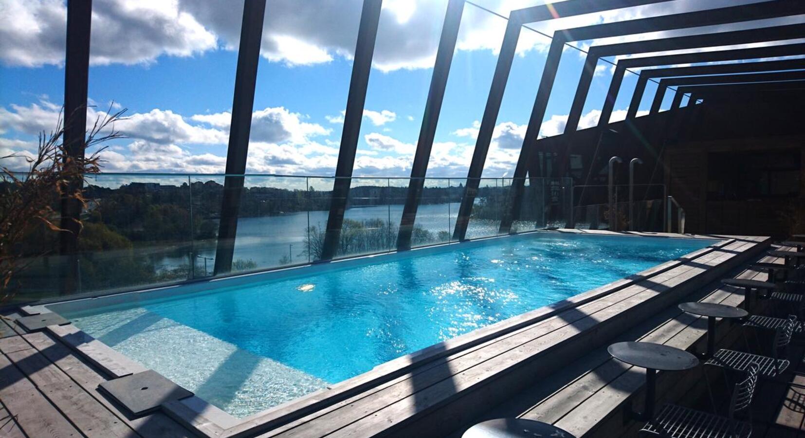 Roof terrace and pool