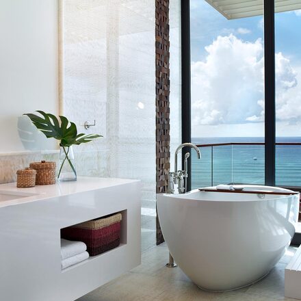 Suite bathroom