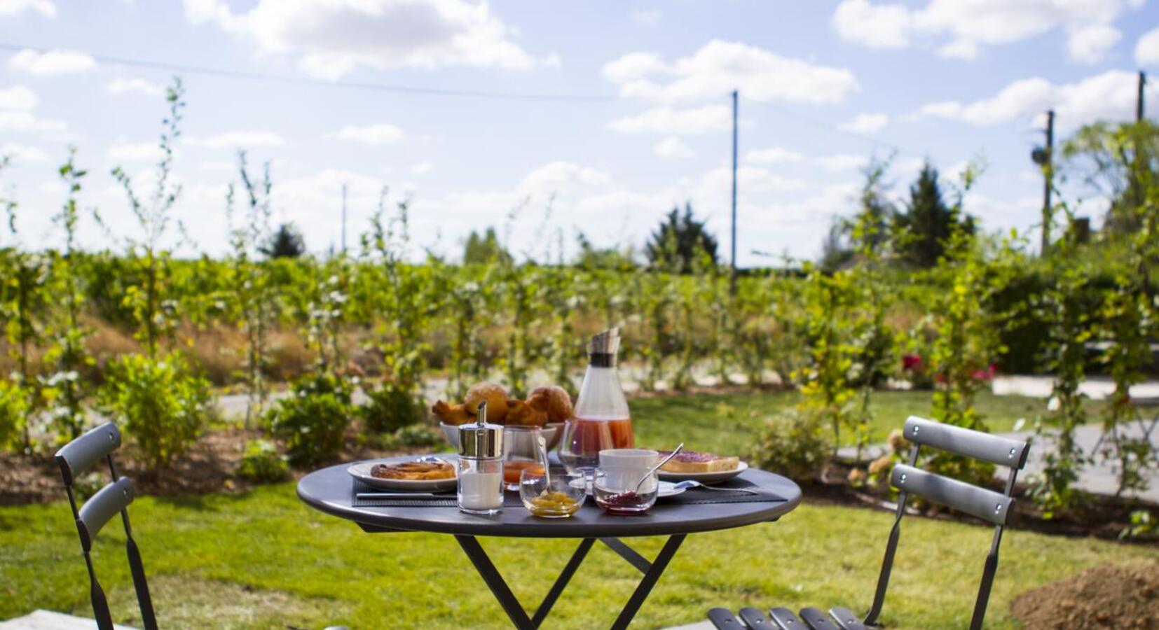 Terrace dining 