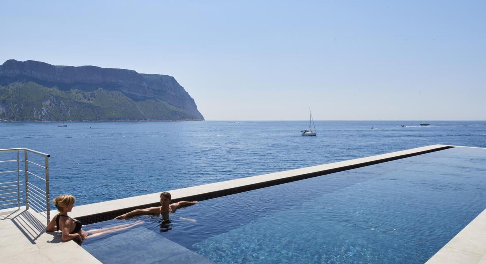 Infinity pool