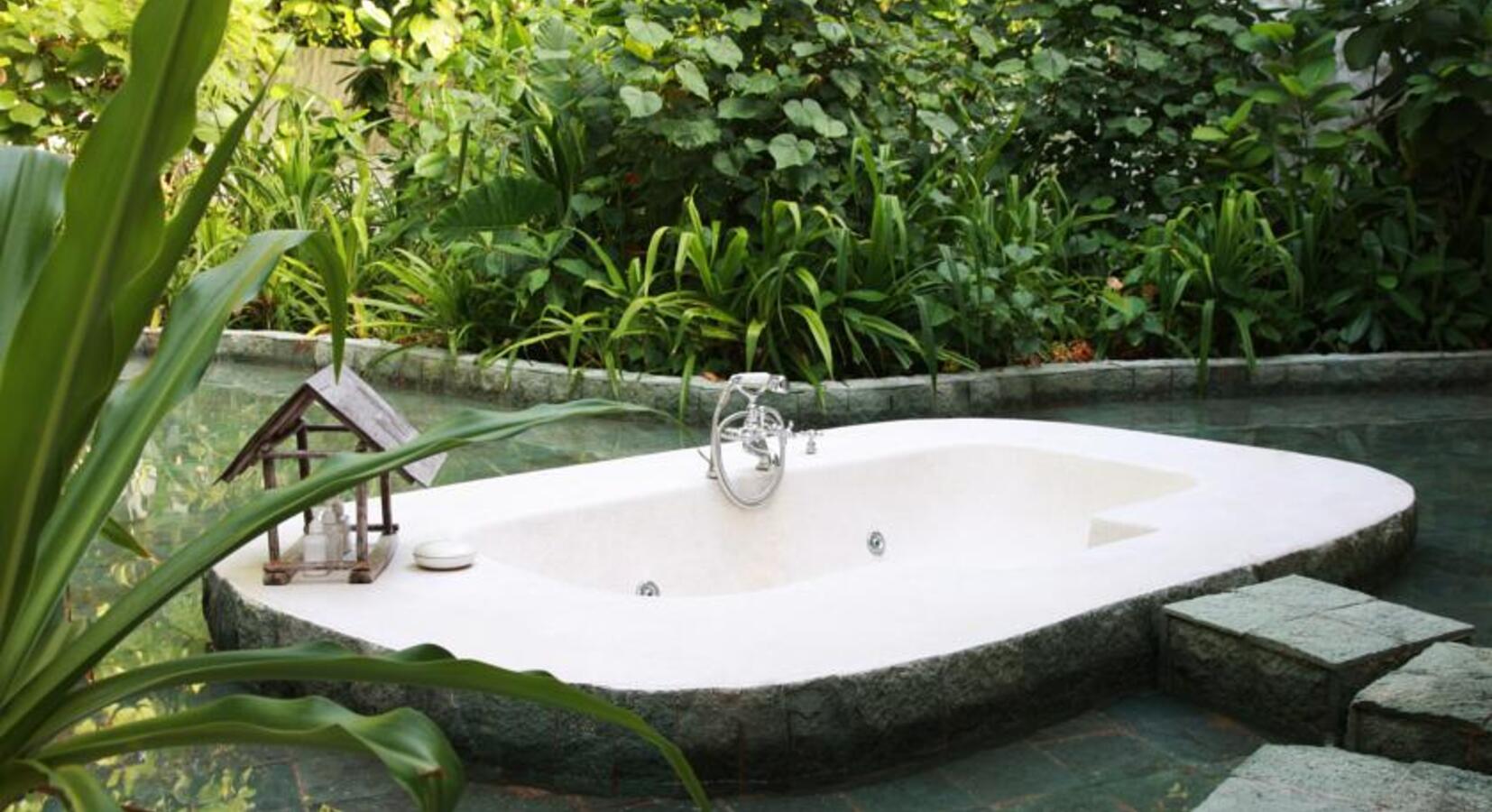 Outdoor Bathtub