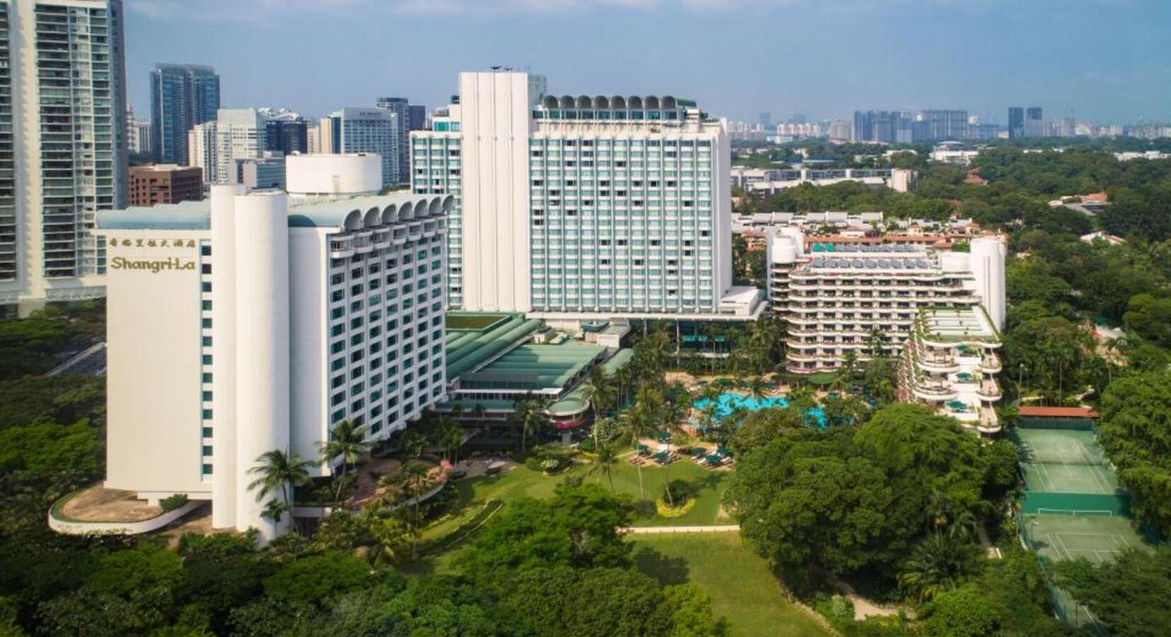 Hotel Exterior with Grounds