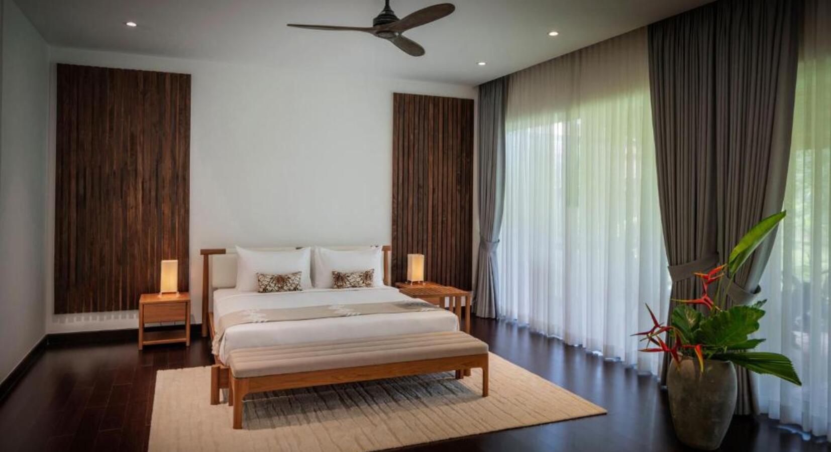 Luxury Suite Bungalow - Bedroom 