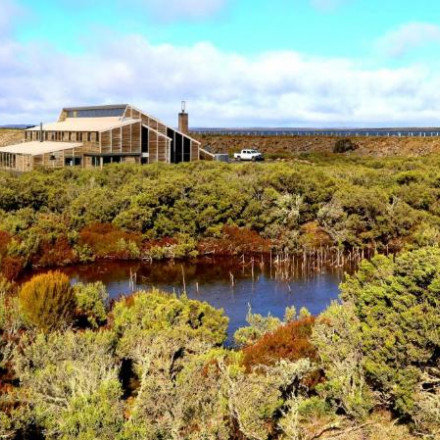 10 Wonderful Waterfront Hotels in Tasmania