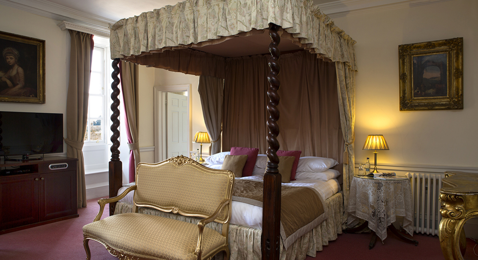 Four Poster Room