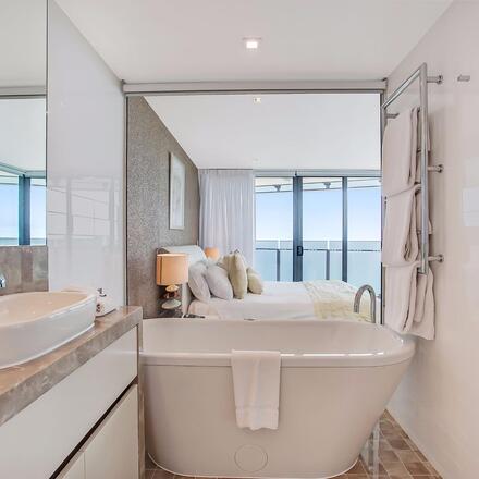 Bathroom with Tub 