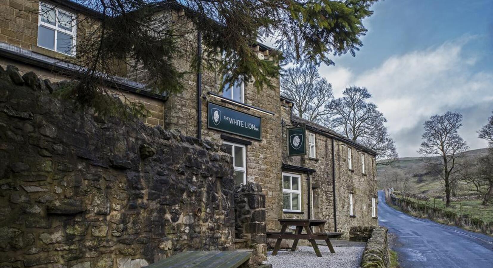 Exterior of the White Lion Inn