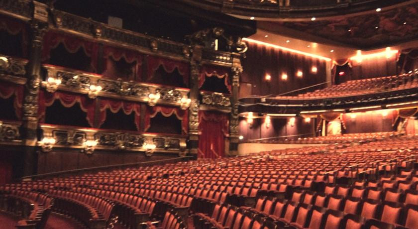 Venetian Theatre Seats How Many