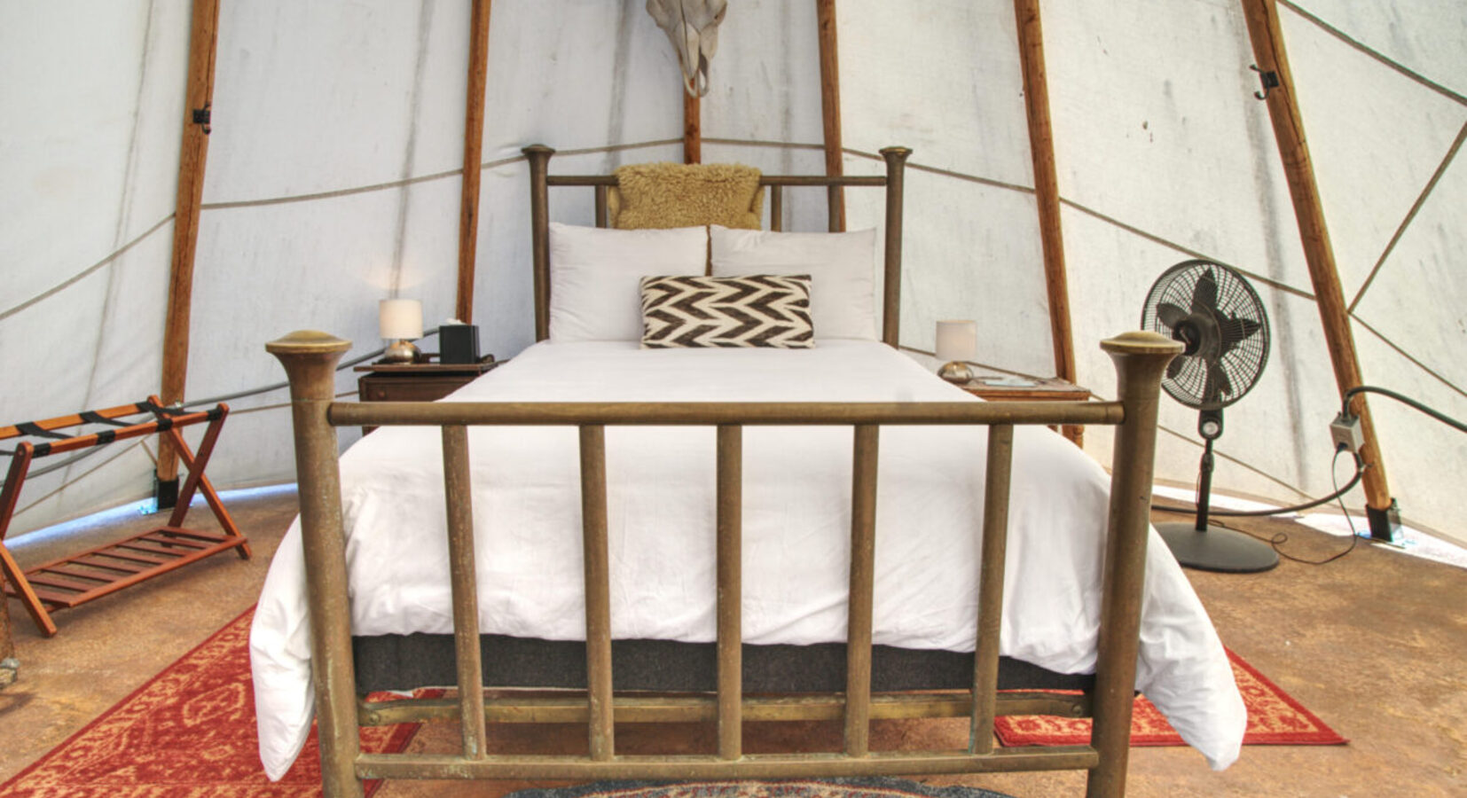 Nomad Tipi