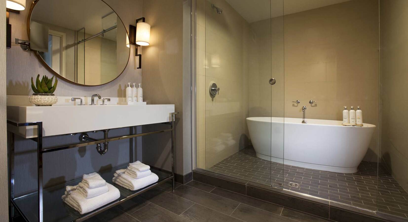 Suite Bathroom