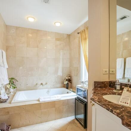 King Suite with Spa Bath