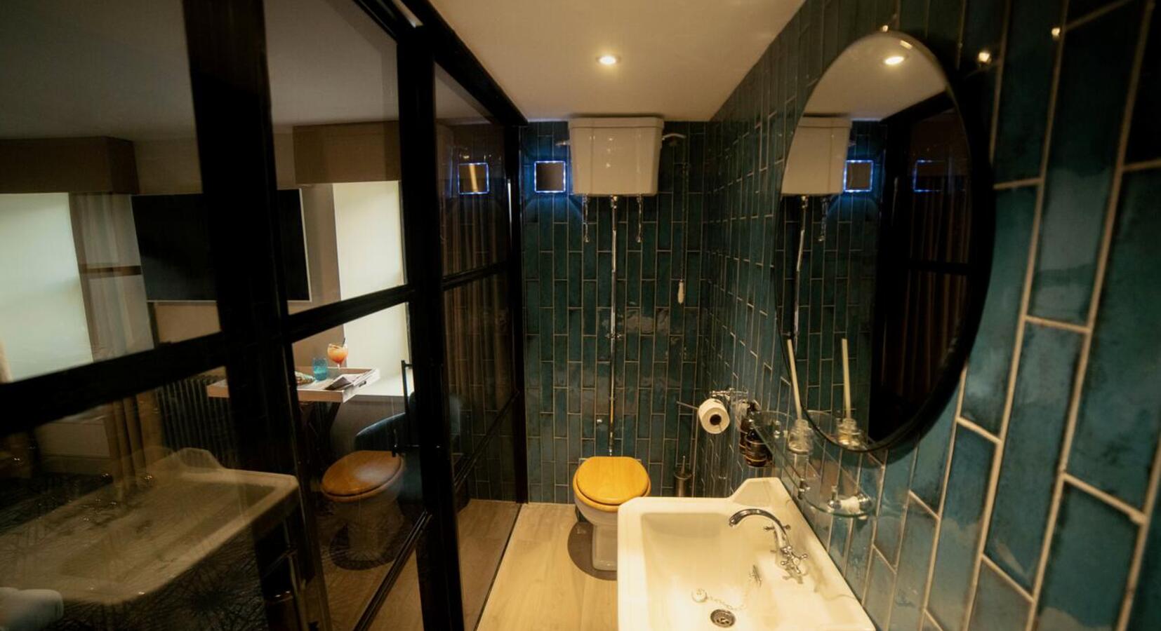 En Suite Bathroom