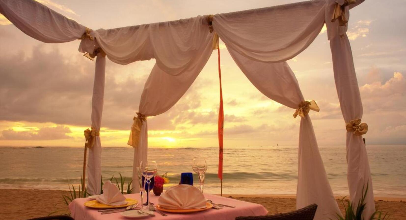 Private Beach Dining 