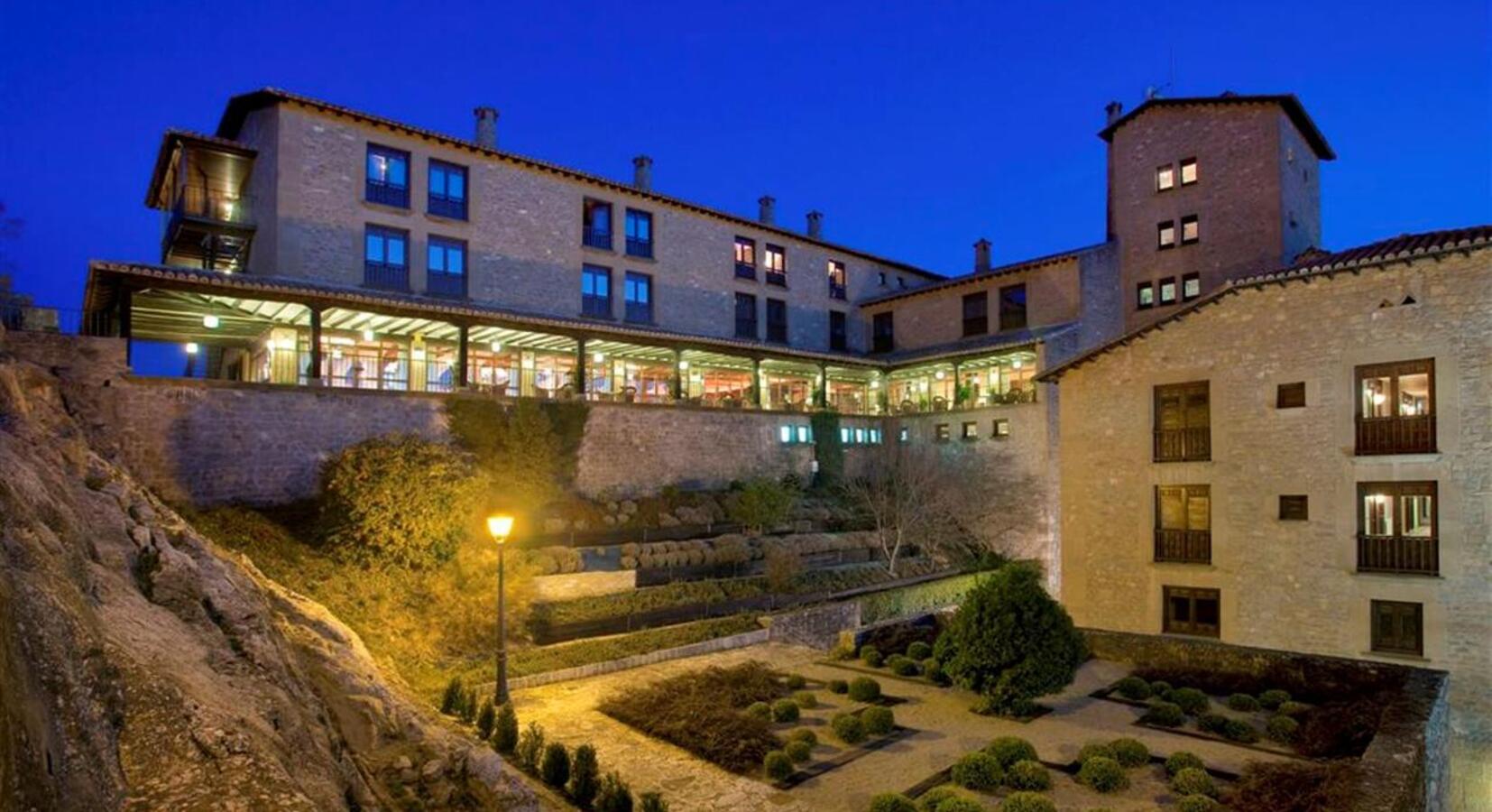 Parador de Sos del Rey Católico by night