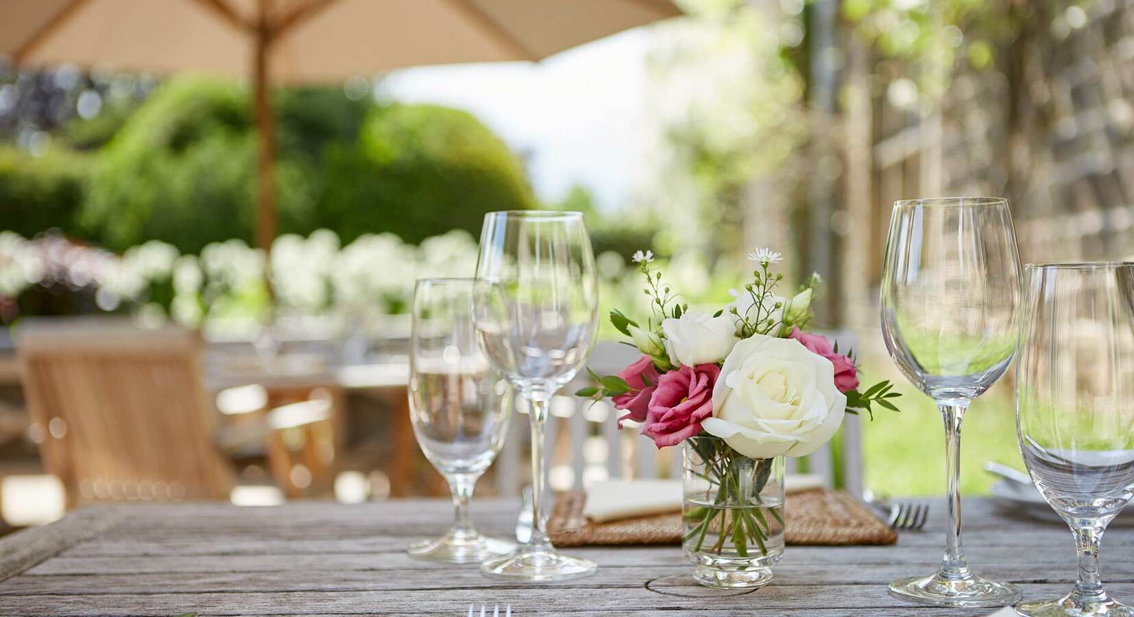 Outdoor dining in Summer