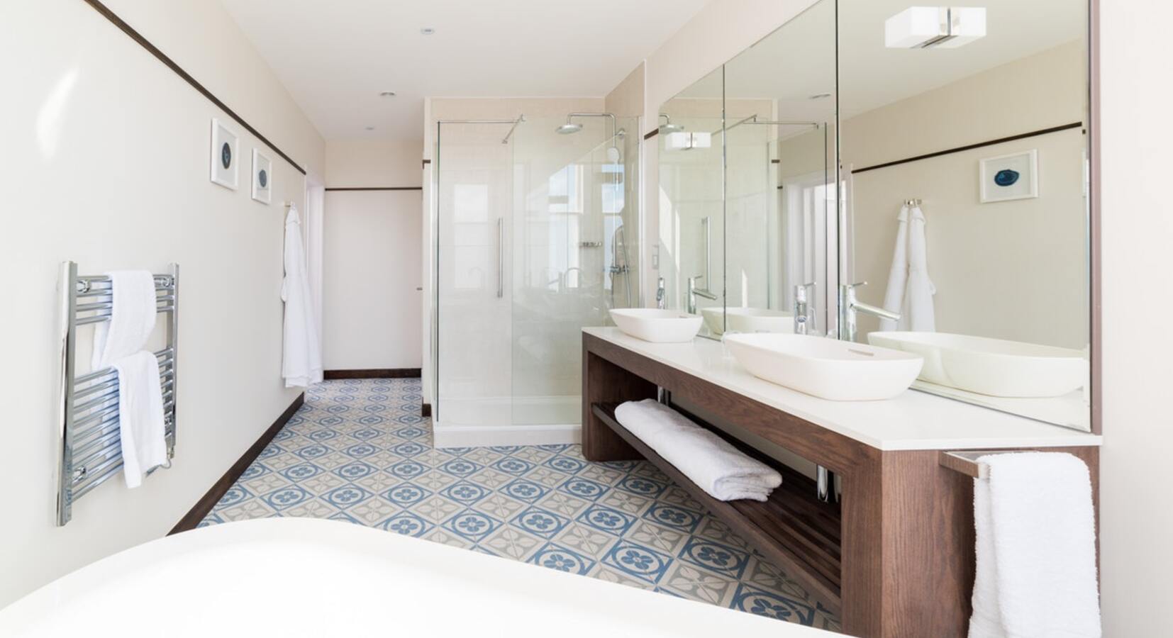 Suite Bathroom