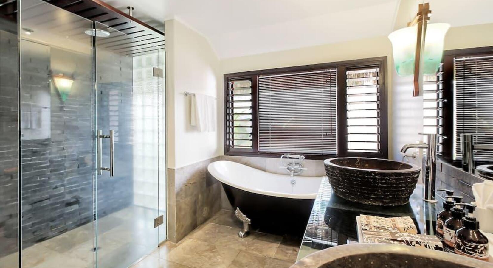 Bathroom with Tub