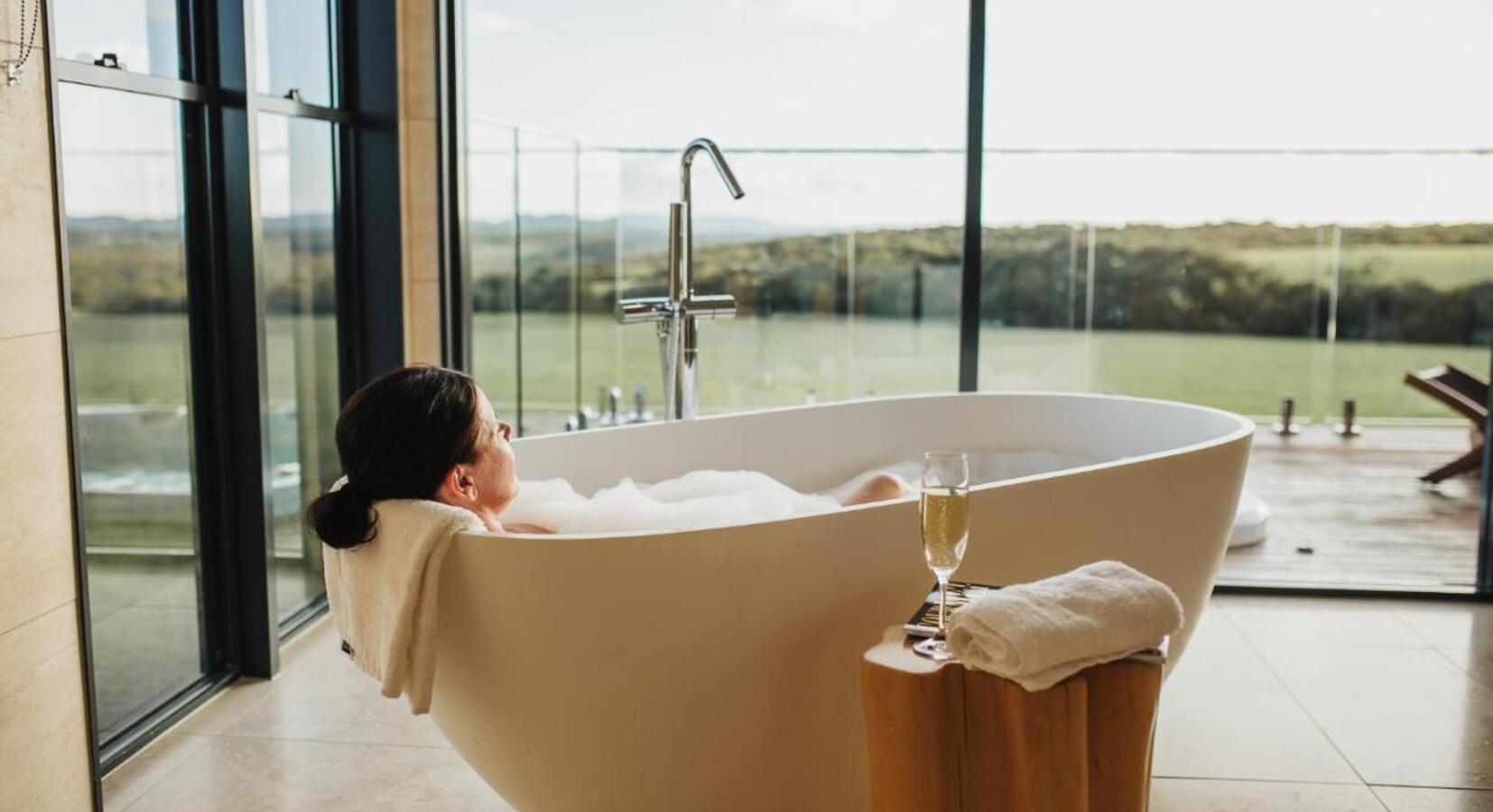 Luxurious Bath with a view