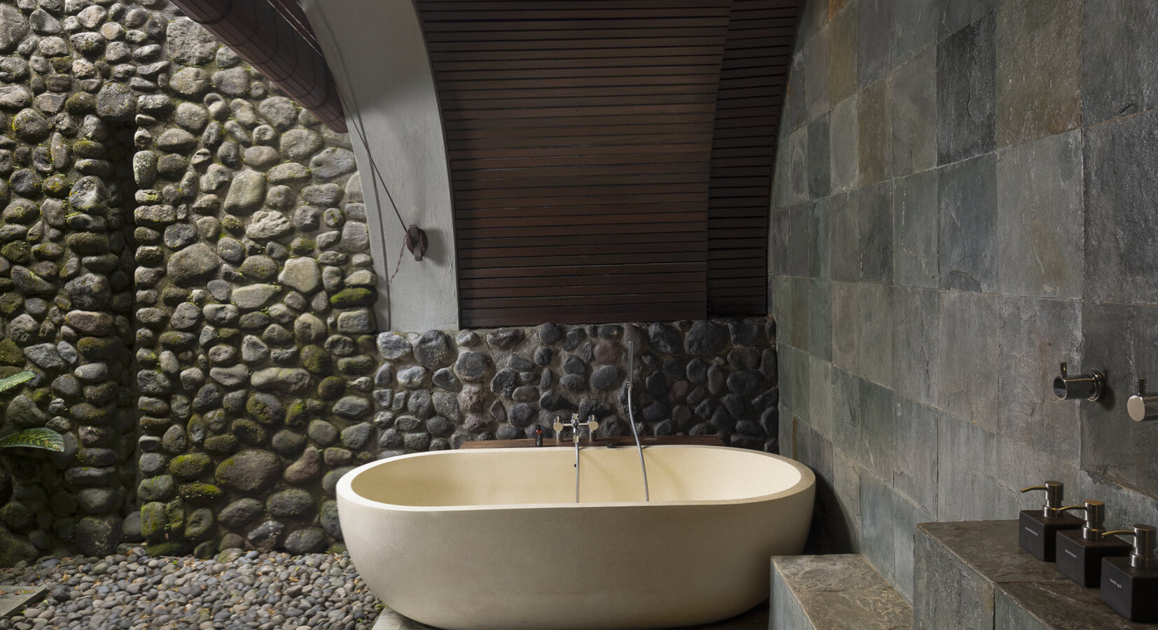 Alila Ubud - Deluxe Room Bathtub