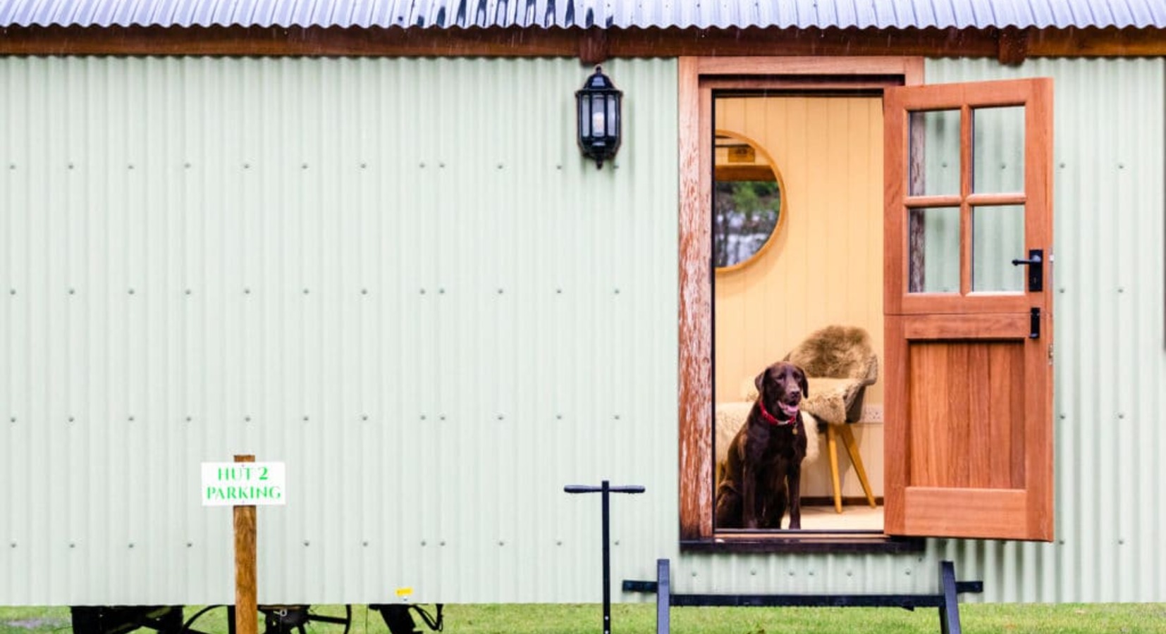 Dittisham Shepherd's Hut Dog-Friendly