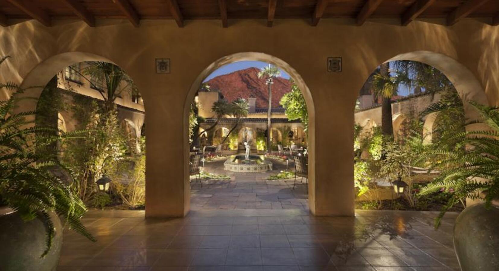 Hotel Courtyard