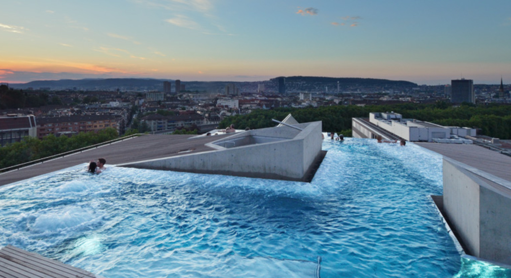 Roof top pool and spa