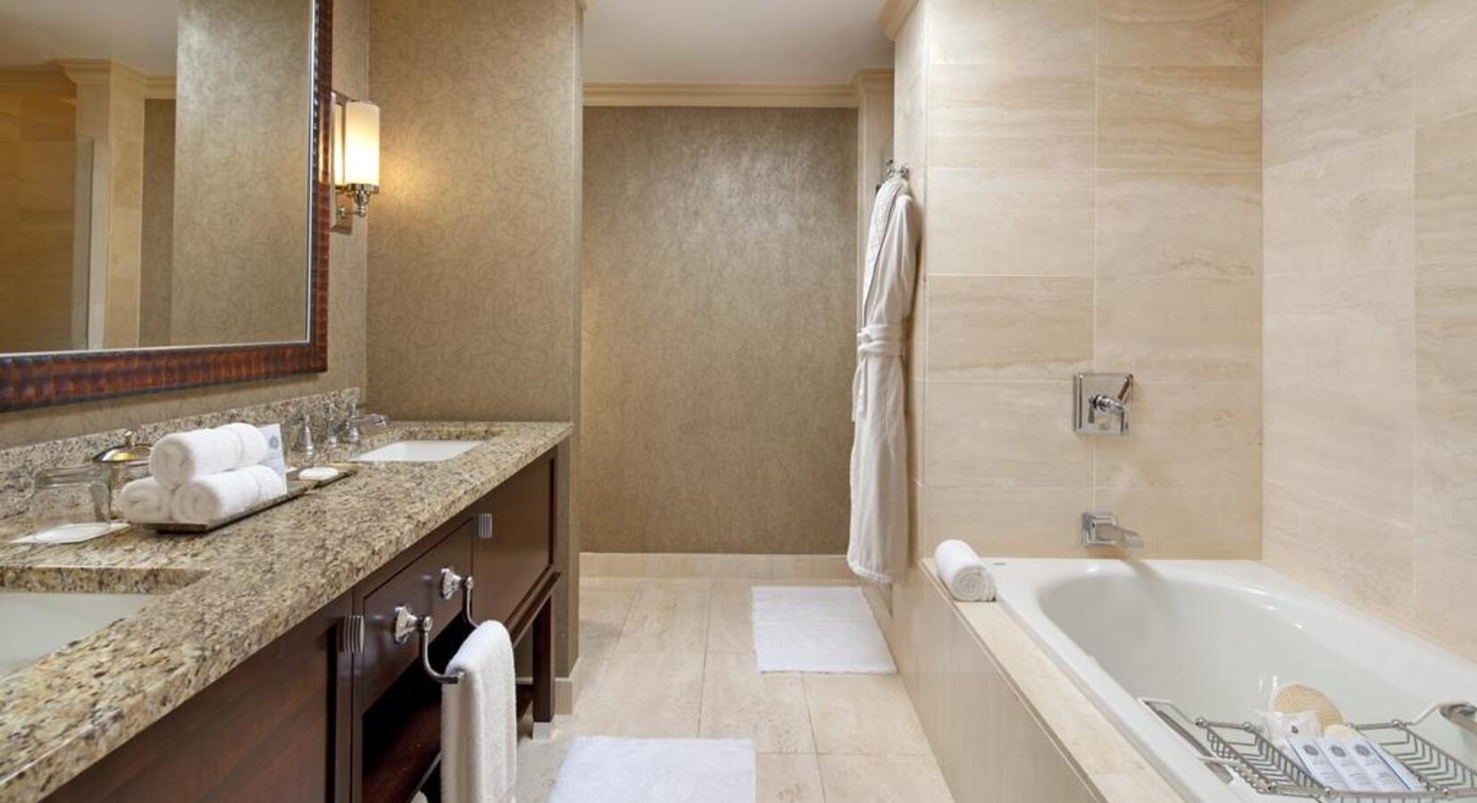 The Astor St. Regis King Corner Suite Bathroom