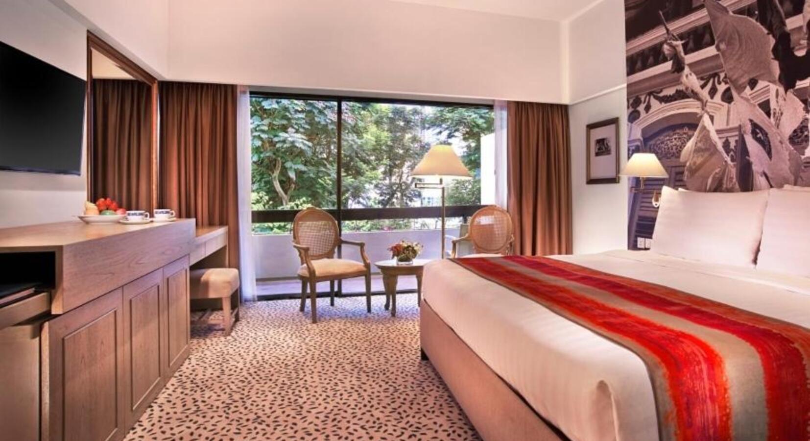 Deluxe Poolside Room 