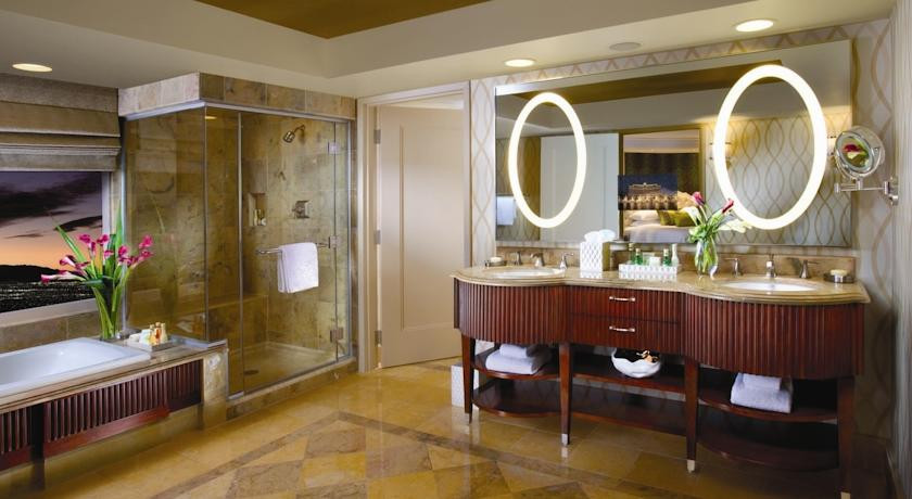 BELLAGIO Las Vegas BATHROBE Designer BATH ROBE Luxurious BATHROBE