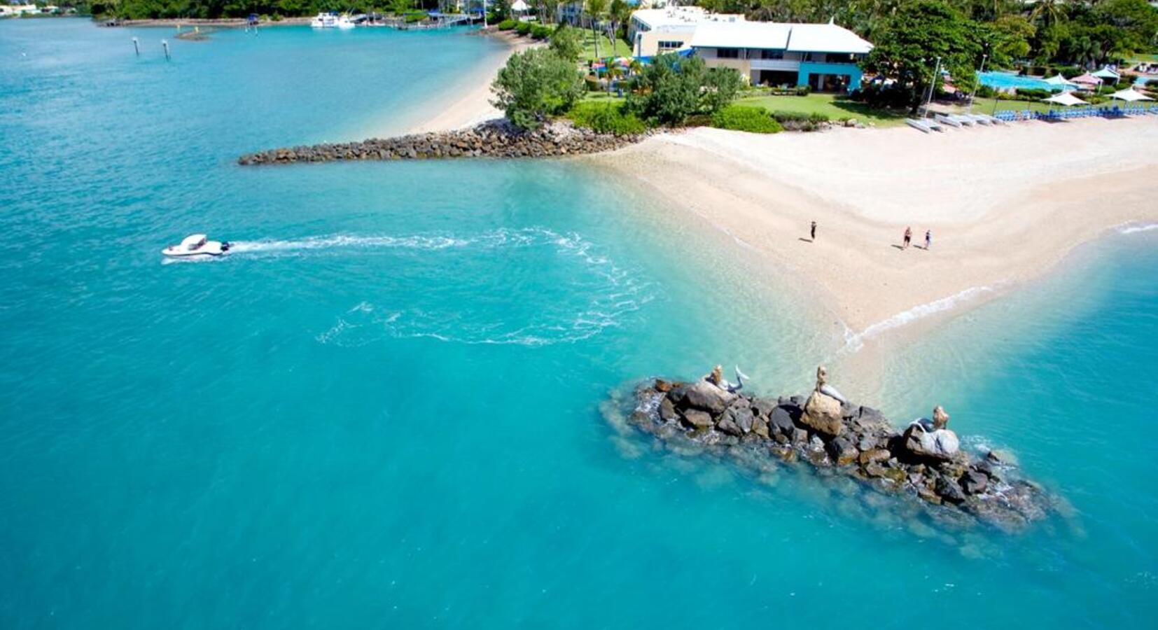 Exterior and beach