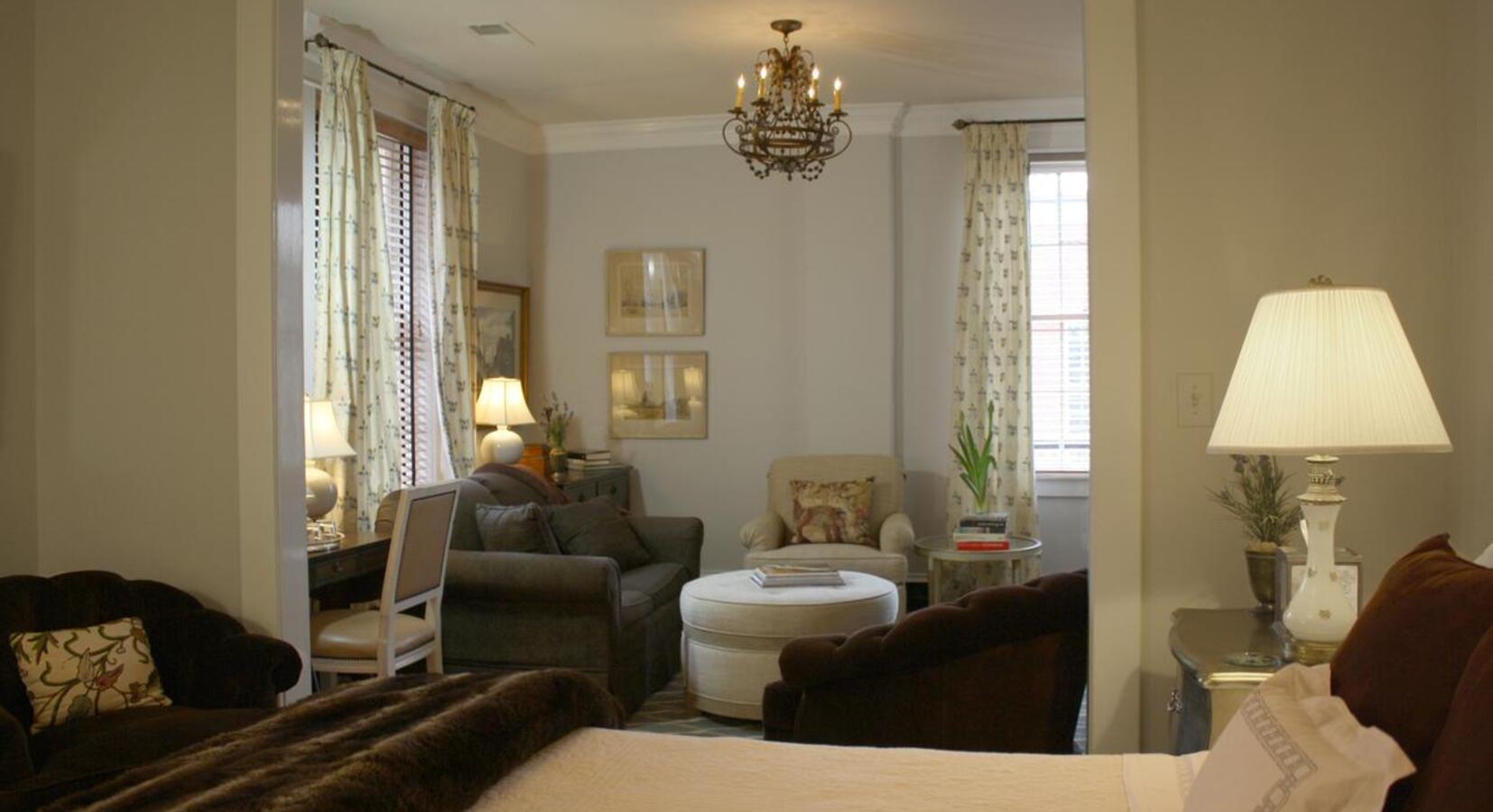 Deluxe Queen Suite