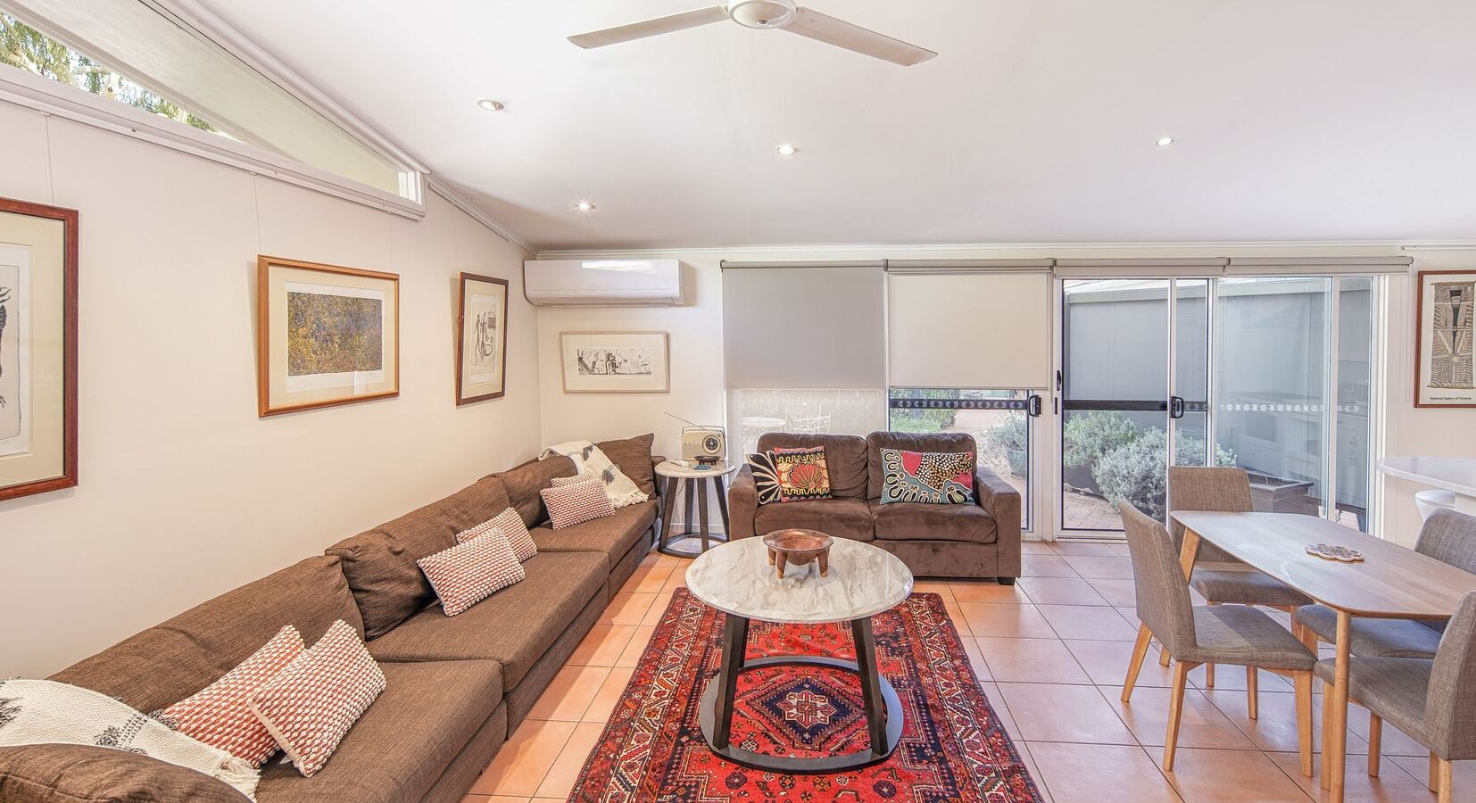 Pond Apartment - Sitting Room 